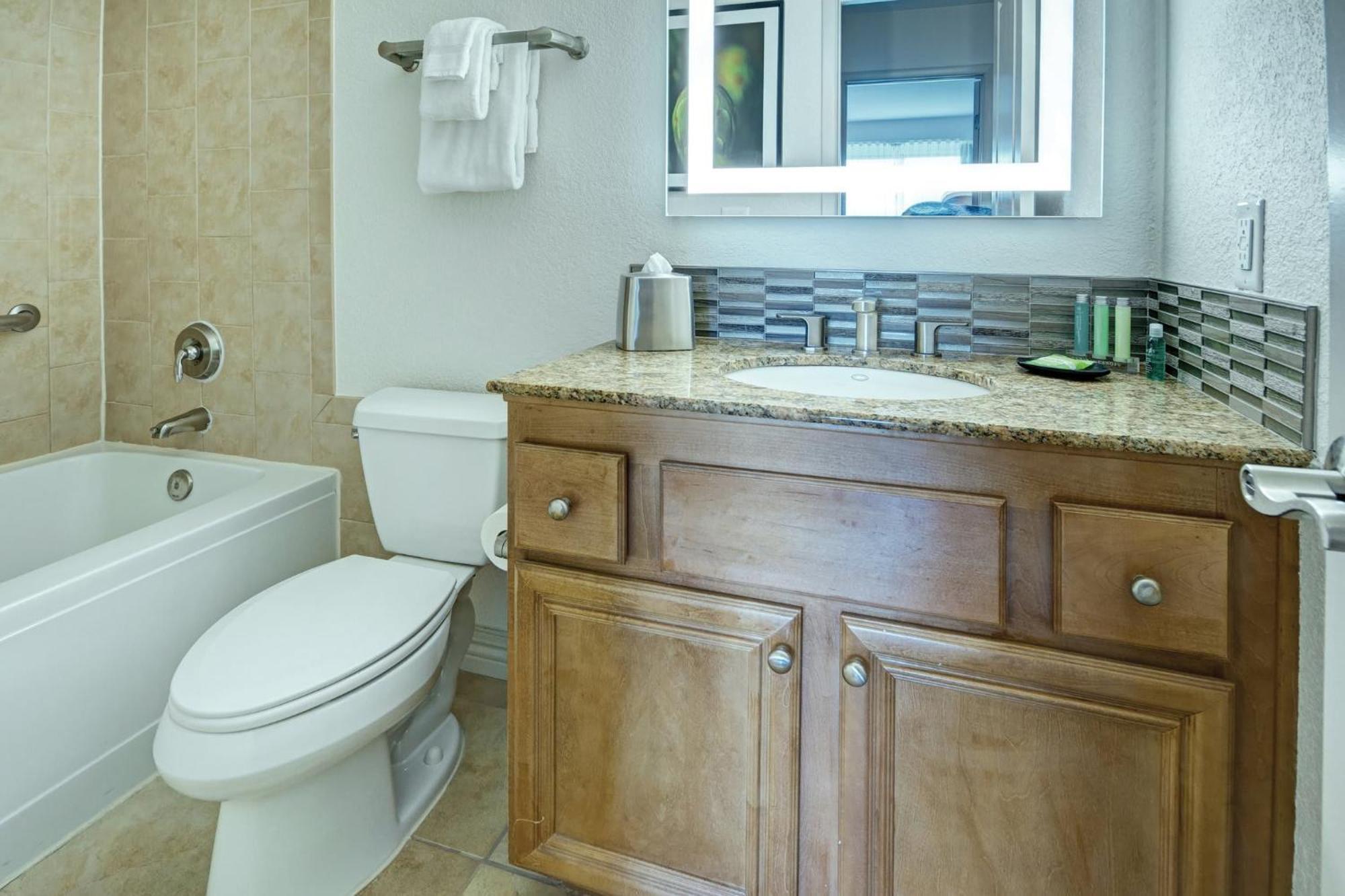 Wyndham Desert Rose 2br With Access *